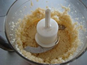 Making Raw Pie Crust with Macadamia Nuts